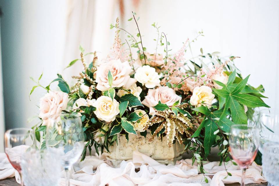 Floral table centerpiece