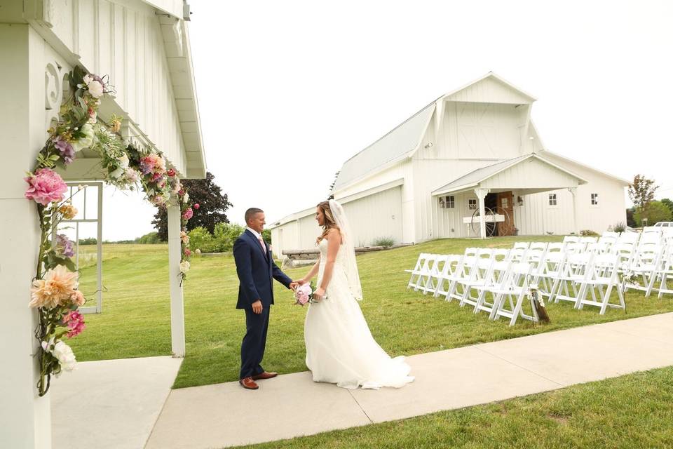 Close to barn w/isle sidewalk