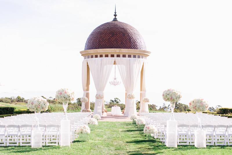 Floral and Event Design: Posh PeonyProfessional Photos by: Mike Aric Photography