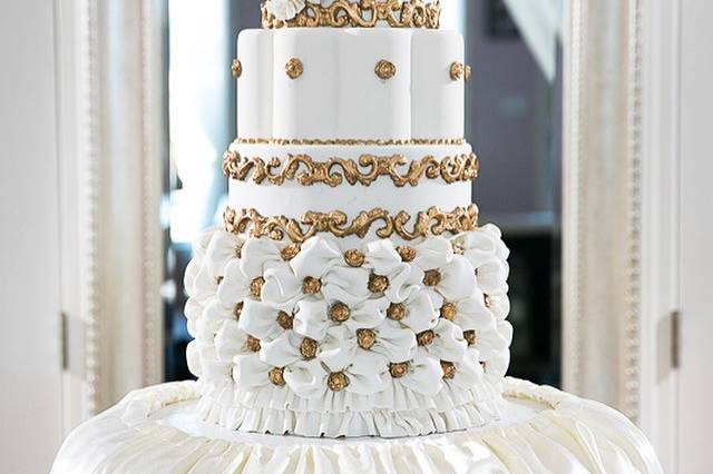 White and gold cake