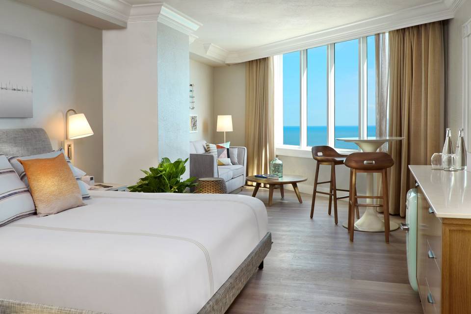 Elegant Coastal King Room