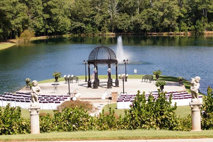 Wedding space by the lake