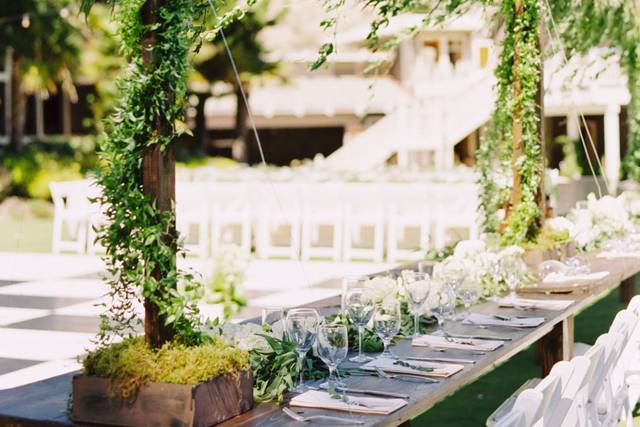 Check out that table decor!!
