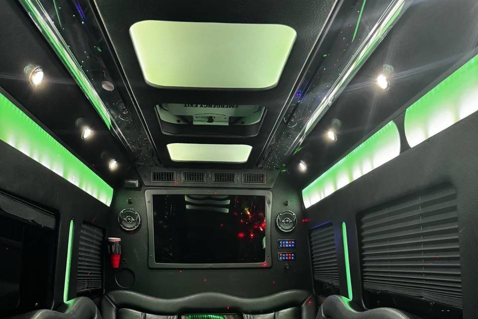 16-limo-lounge-16-interior.jpg