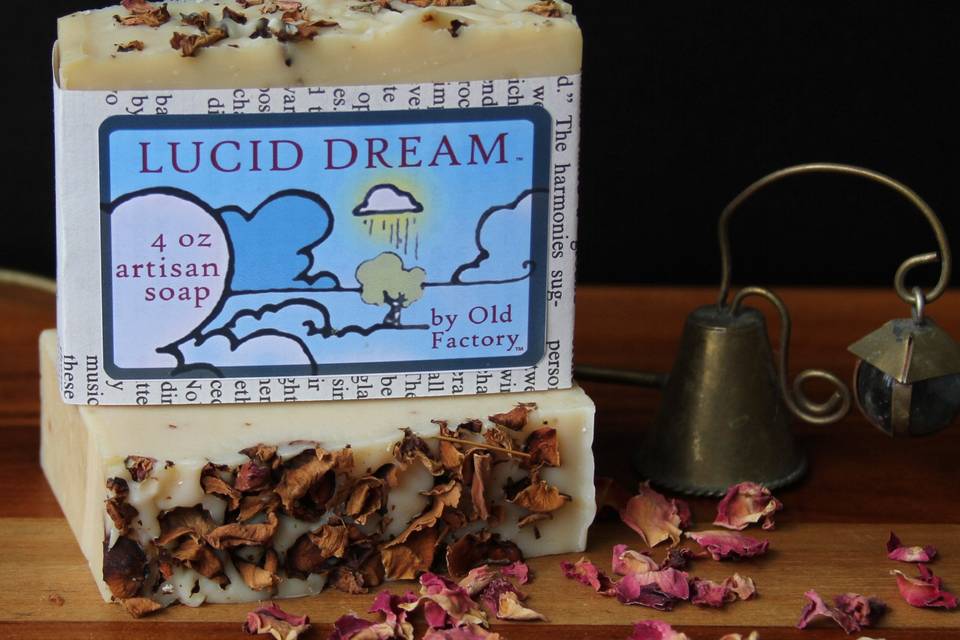 Lucid Dream is an artisan crafted organic olive oil based soap. A romantic blend of Mayan gold, tuberose, Cypriol and Clove essential oils. A very sweet aroma topped with red rose petals for a delicate finish.