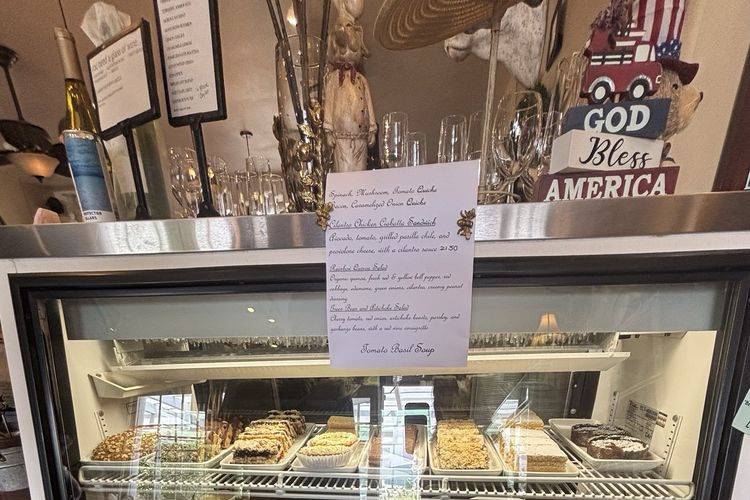 INSIDE DELI CASE