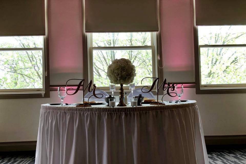 Sweetheart table uplighting