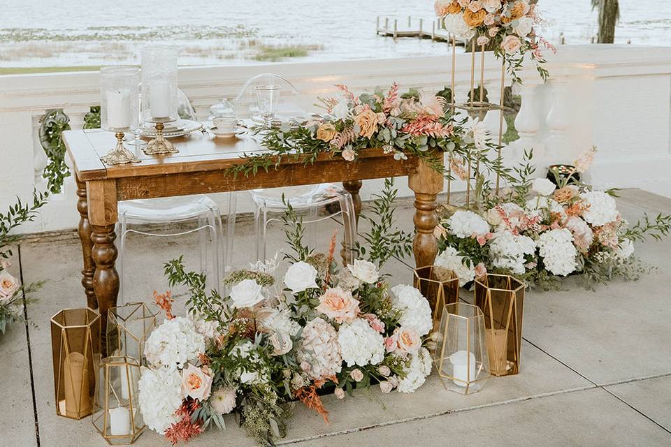Waterfront sweetheart table