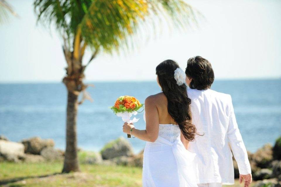 Beach Ceremony, Flowers and decor