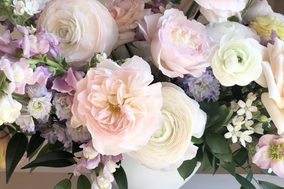 Garden Roses & Ranunculus