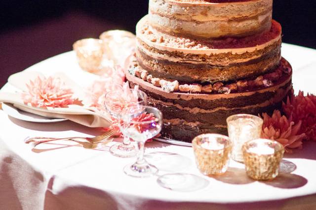 Six tier cake multi flavor | credit: roey yohai photo