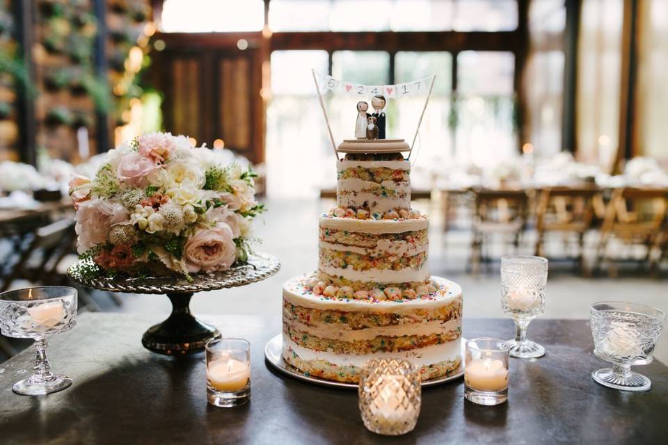 Small three tier cake in birthday | credit: brindamour photo