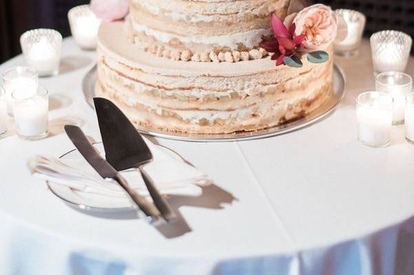 Four tier cake in apple pie | credit: julie paisley photo