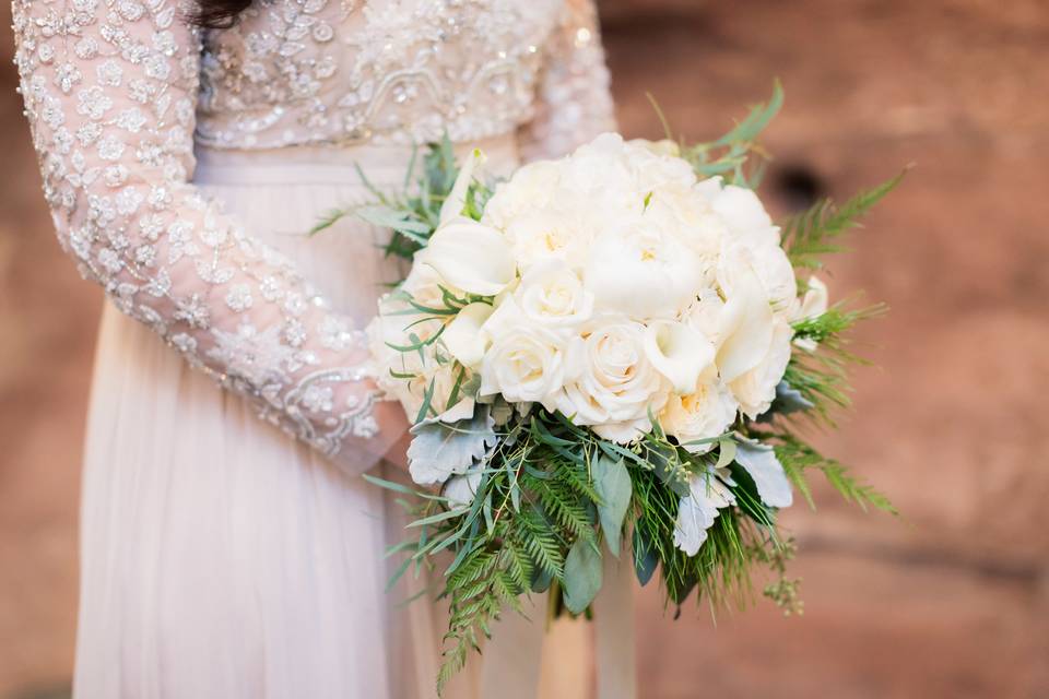 Elegant white bouquet