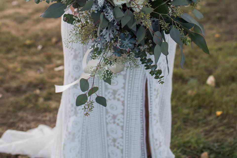 White bouquet, all roses