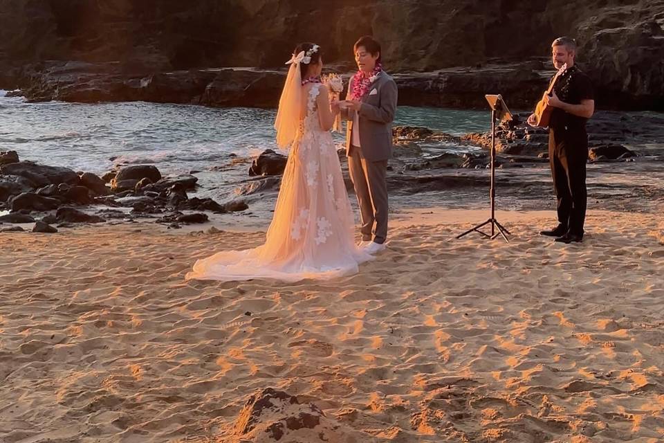 Halona Bay Sunrise Elopement