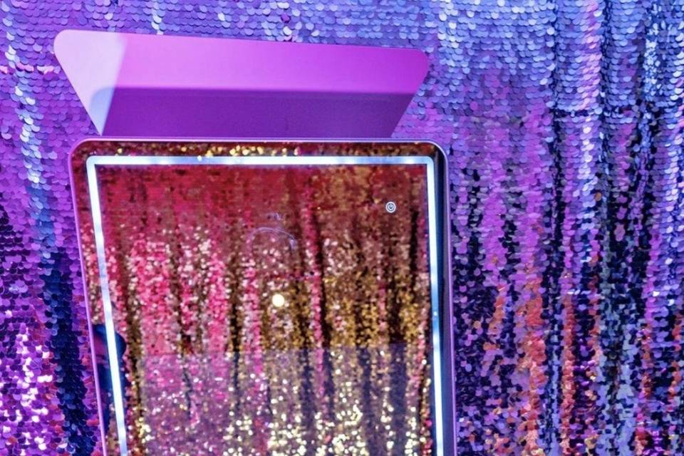 Mirror booth