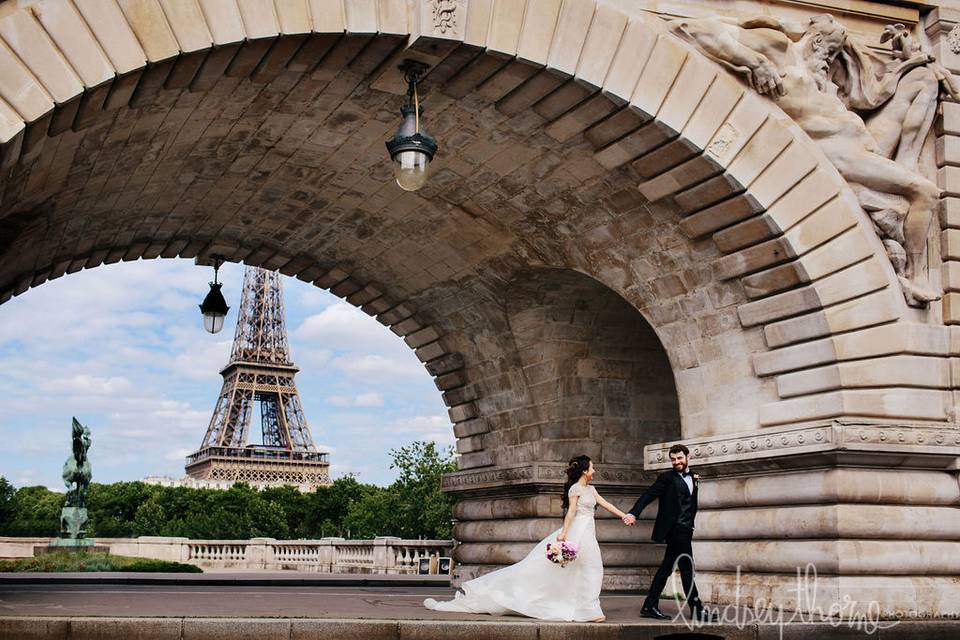 Gold Eiffel Tower Statue. Big Paris Eiffel Tower. Wedding -  Hong Kong