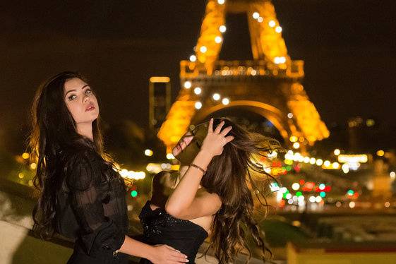 Eiffel tower by night