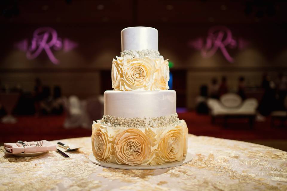 4 layered wedding cake