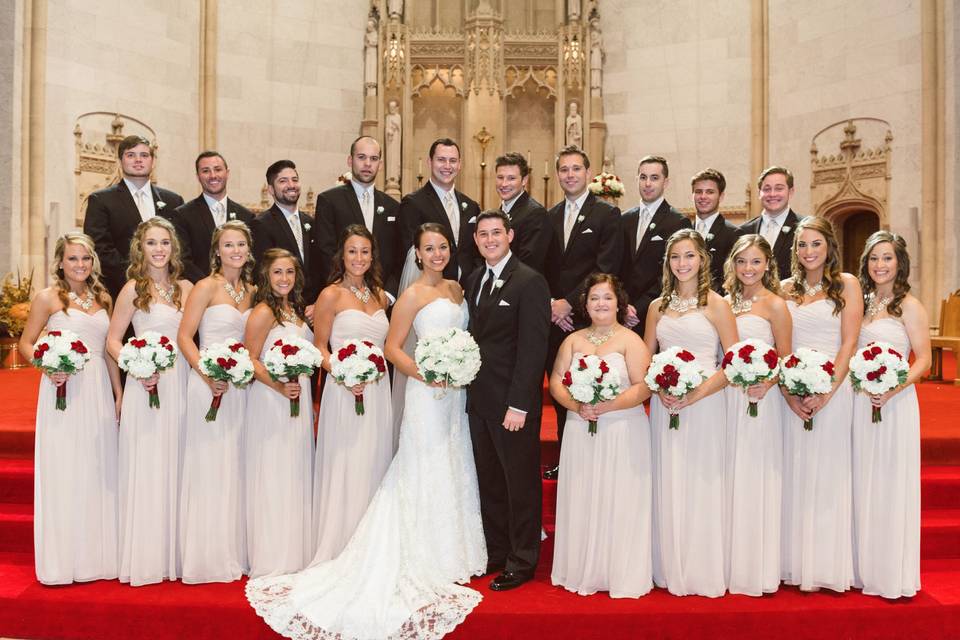 The couple with the bridesmaids and groomsmen