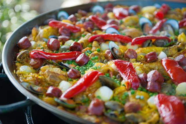 Chicken, seafood & spanish chorizo