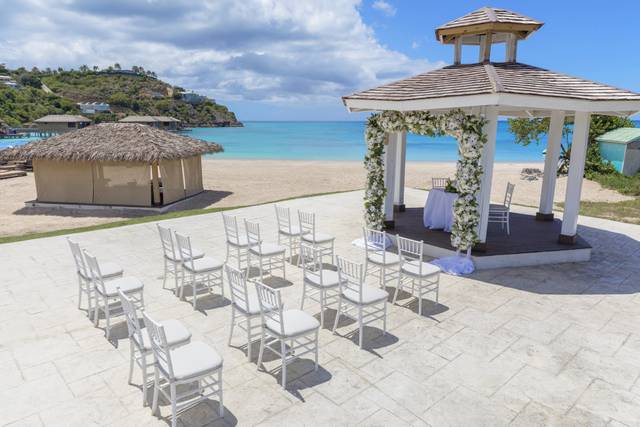 royalton_antigua_beach_wedding_setup-5-6241fe16466e1.jpg