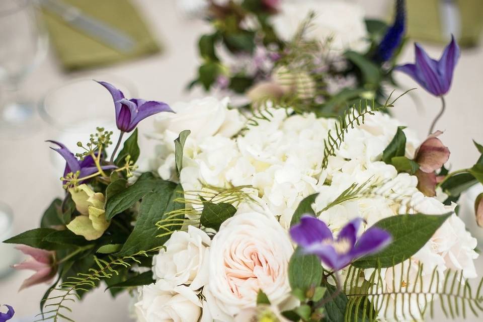 Floral table centerpiece