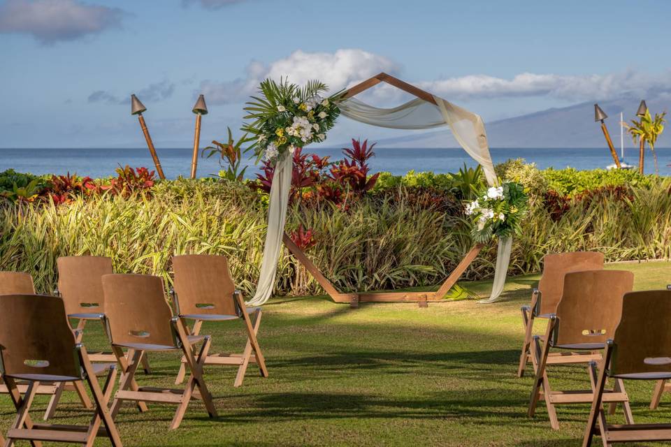 Heptagon with wood chairs