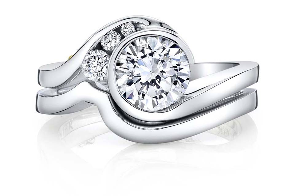 Escape engagement ring