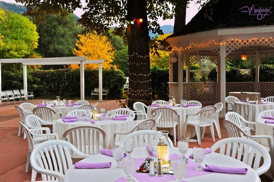 White and purple table setup