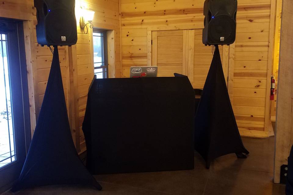 Freestanding dj booth