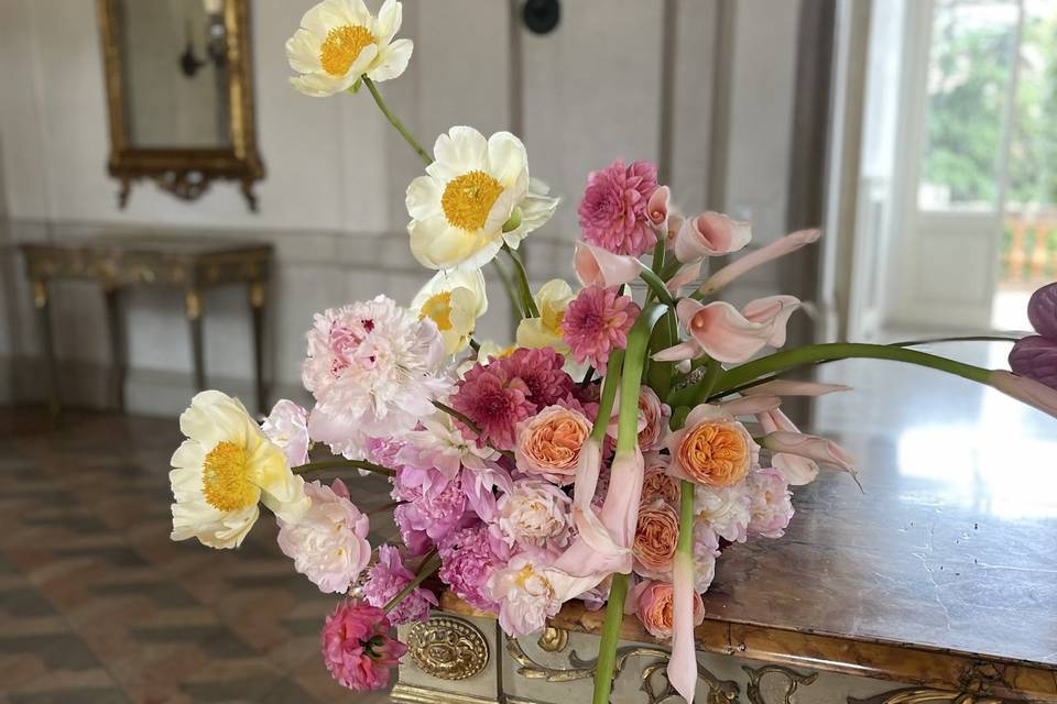 Bowl floral arrangement