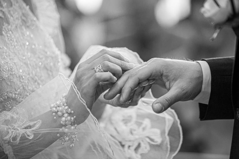 Wedding hands - R.Pinello Videography