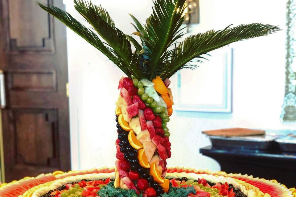 Fruit display with fruit tree