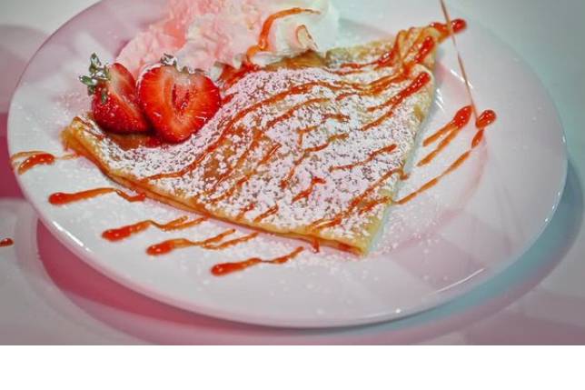 Strawberry crepe