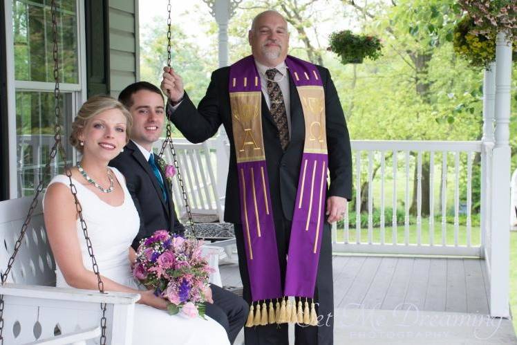 Couple with the officiant