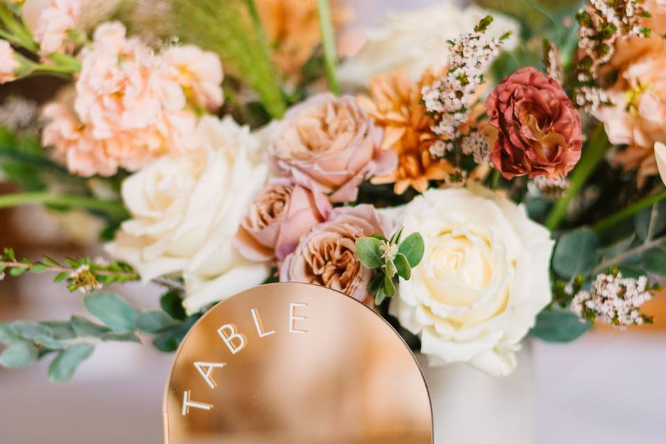 Blooming Tumbler Houston Florist: Luscious Blooms