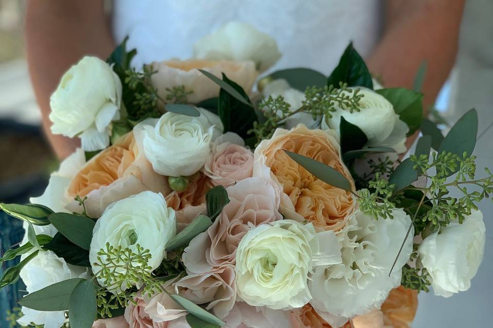 Peach and blush bouquet