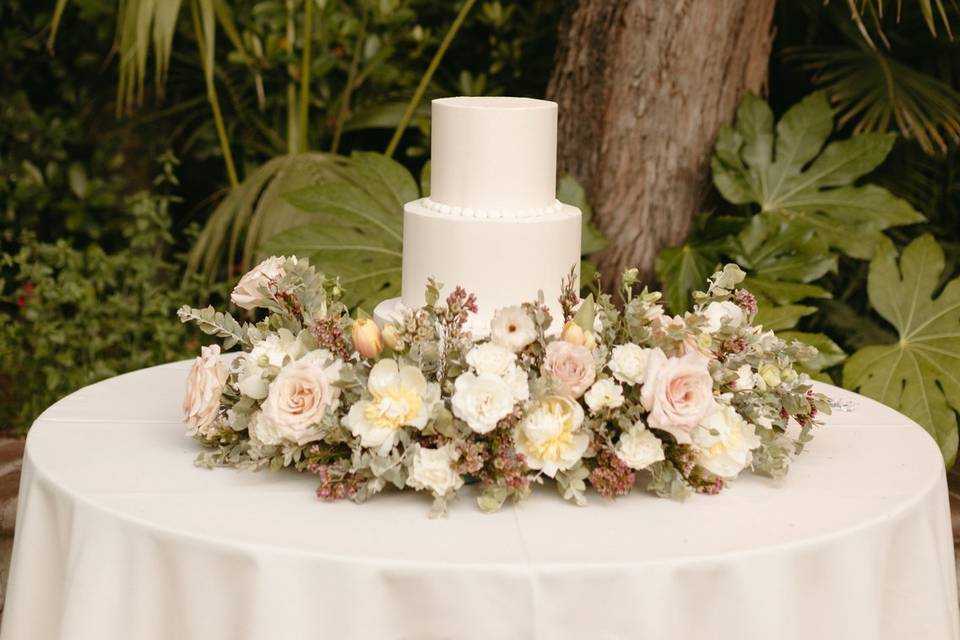 Cake table flower nest