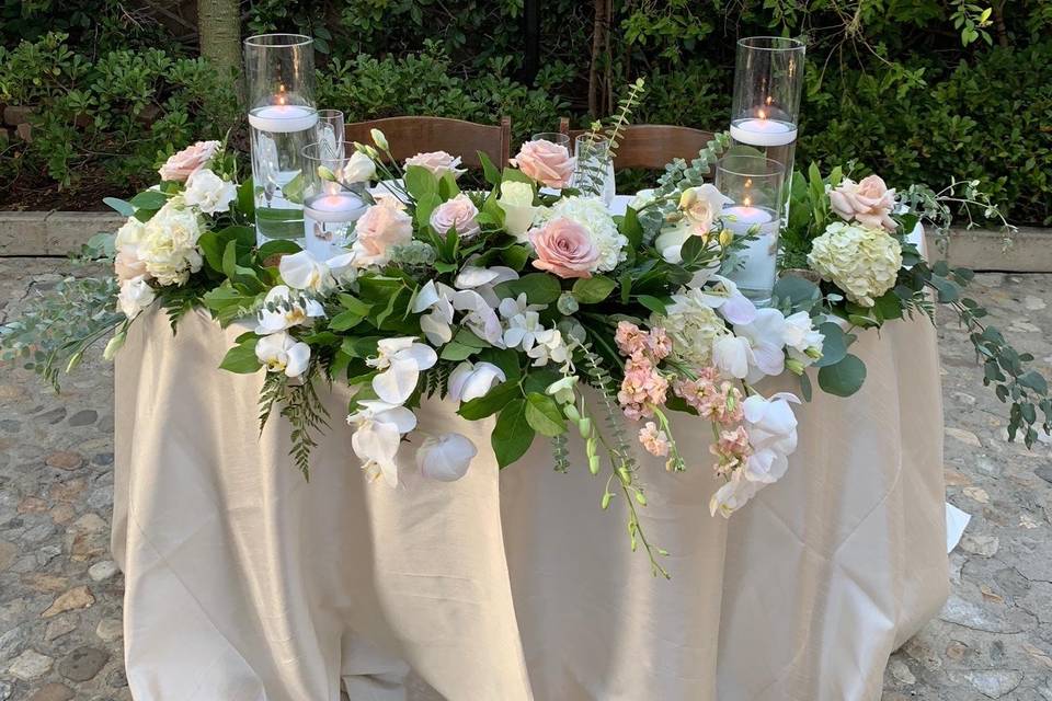 Sweetheart table with orchids