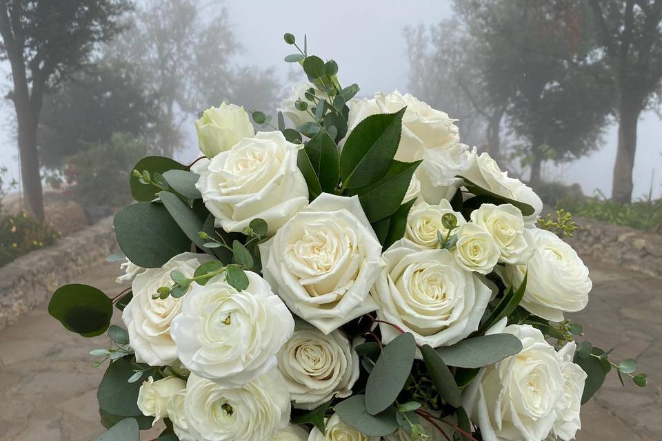 Moody white bouquet