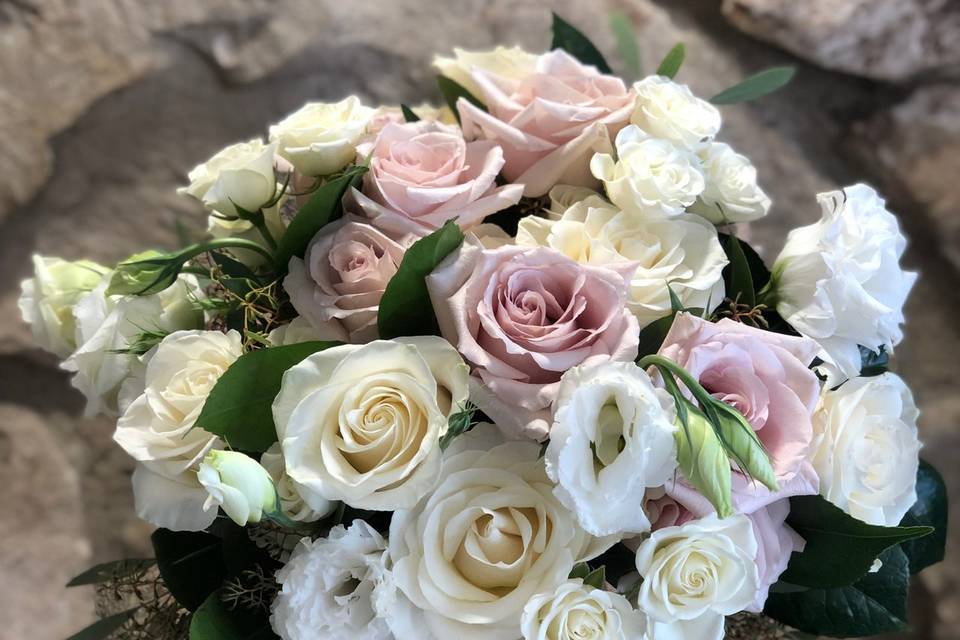 Mauve and white bouquet