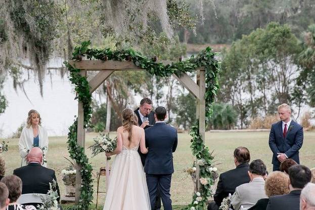 Arch greenery garland at the sydonie mansion