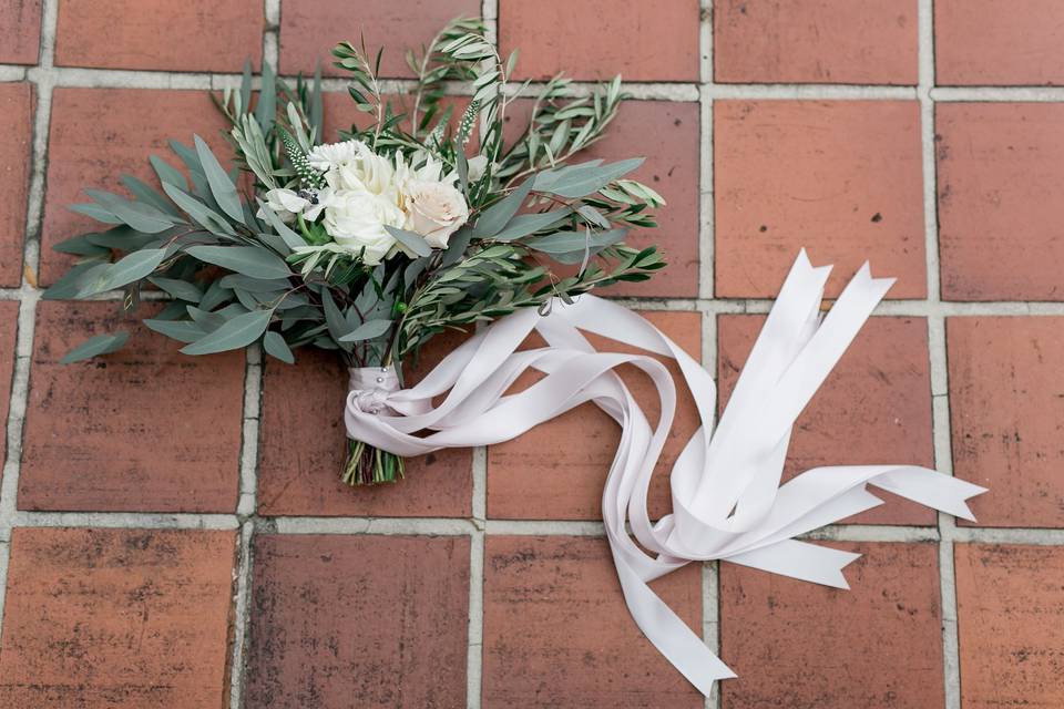 White boho chic wedding bouquet