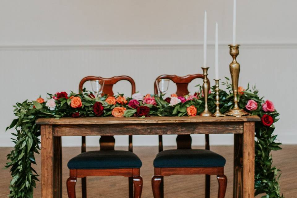 Sweetheart table garland with pink and blush roses