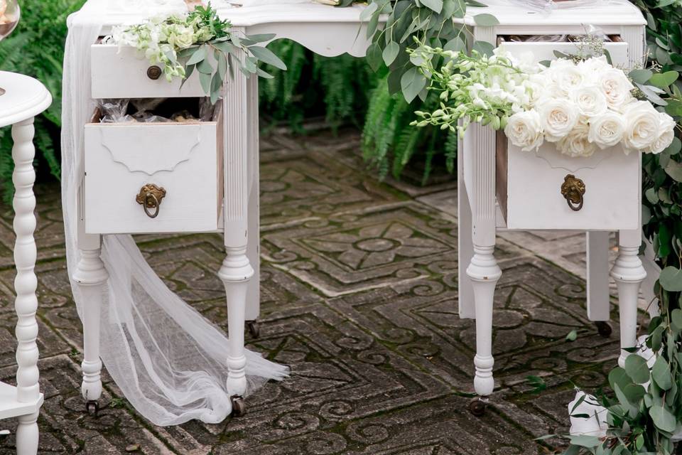 Cake Table Flower Decor