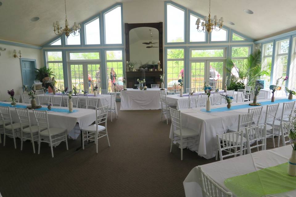 The beautiful airy space of the Solarium Venue invites formality and intimacy.