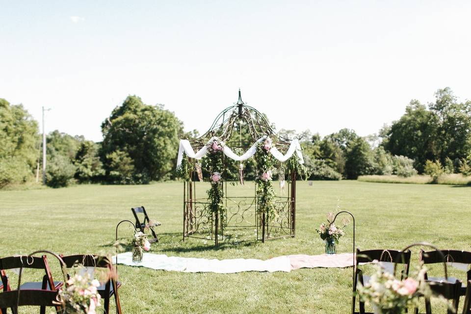 Gazebo/Rugs Lawn (Autumn Kern)