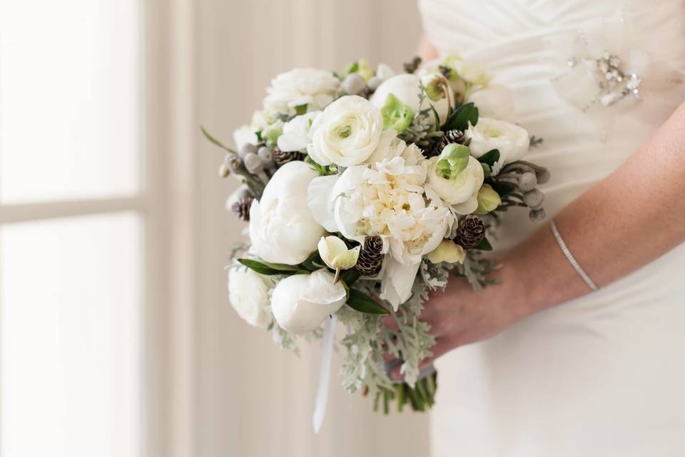 Wintry white bouquet